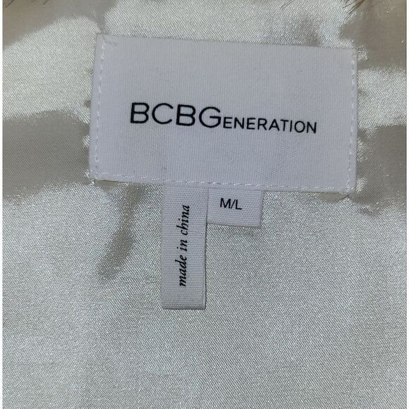 NWOT Womens BCBGENERATION Faux Fur Vest Tan M/L - Picture 8 of 10